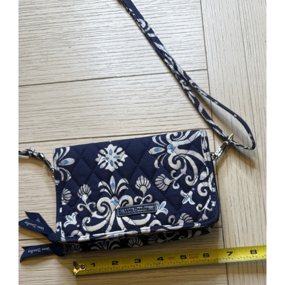 Vera Bradley Steel Blue Meddallion Lighten Up RFID 3-in-1 Adjustable Crossbody‎ - Picture 4 of 10